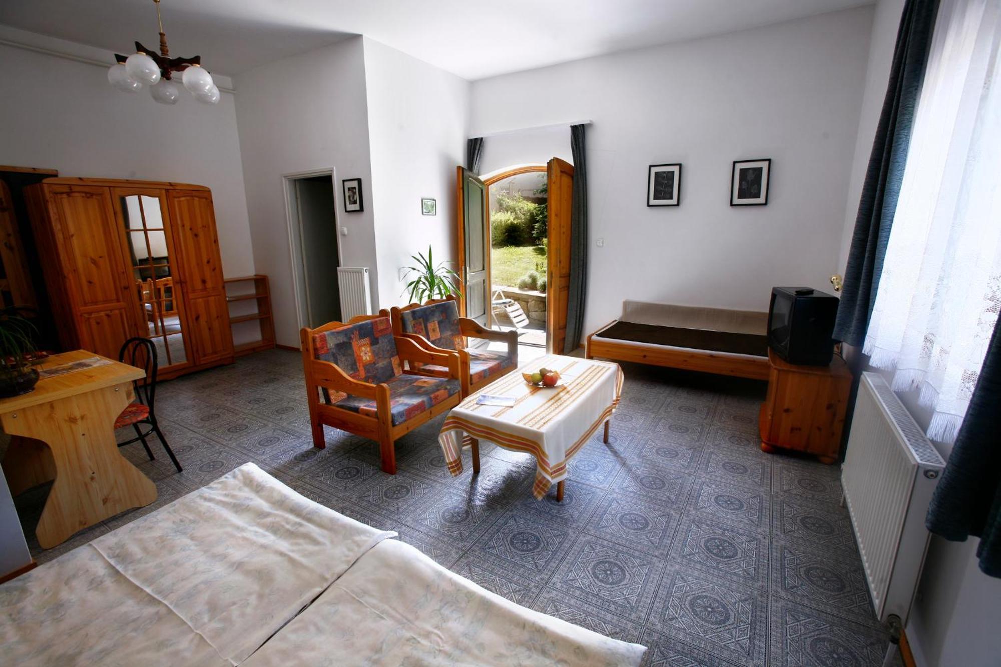 Keszi Panzio Hotel Budakeszi Eksteriør billede