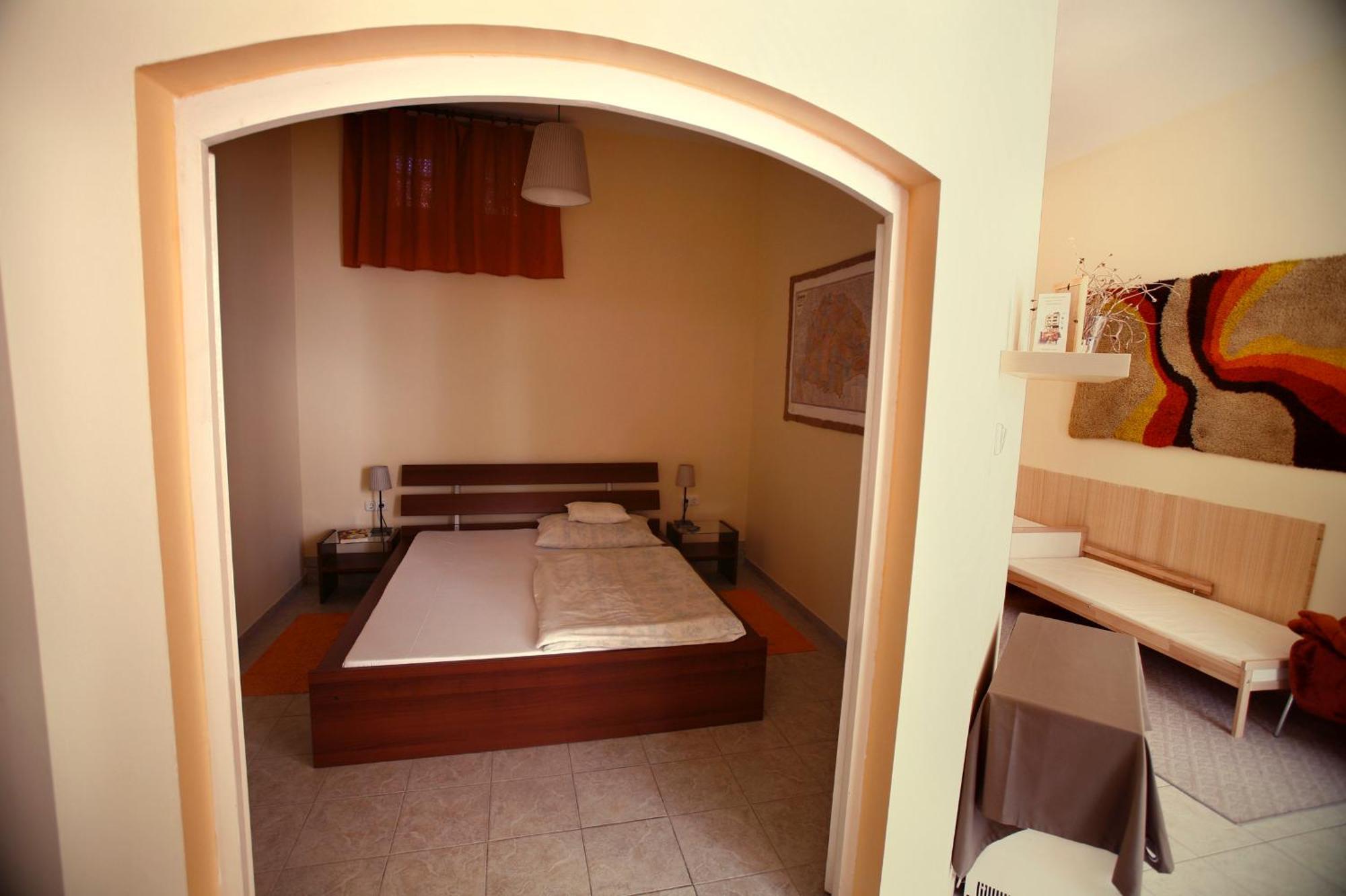 Keszi Panzio Hotel Budakeszi Eksteriør billede