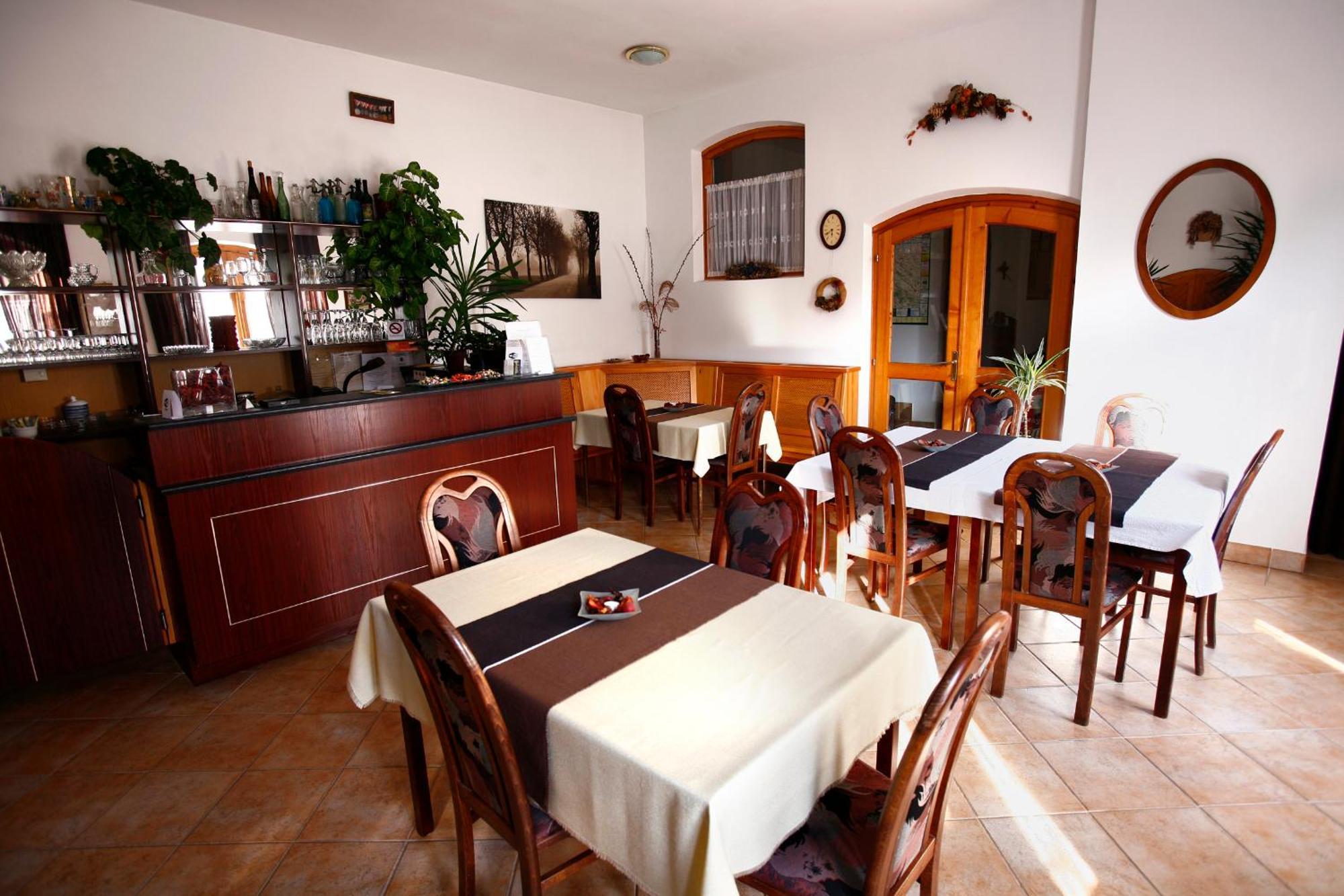 Keszi Panzio Hotel Budakeszi Eksteriør billede